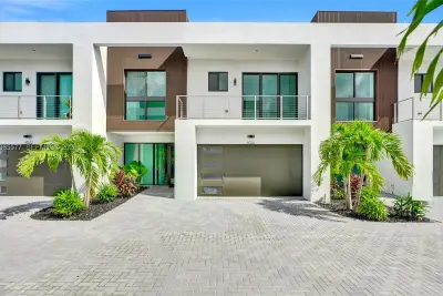 4624 SW 32nd Ave #A3, Dania Beach: photo 1 of 44