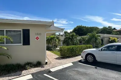 1440 Miami Rd #6, Fort Lauderdale: photo 1 of 9