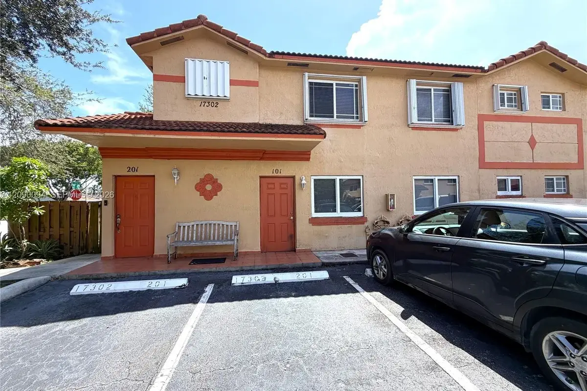 17302 NW 74th Ave #101, Hialeah: photo 1 of 28