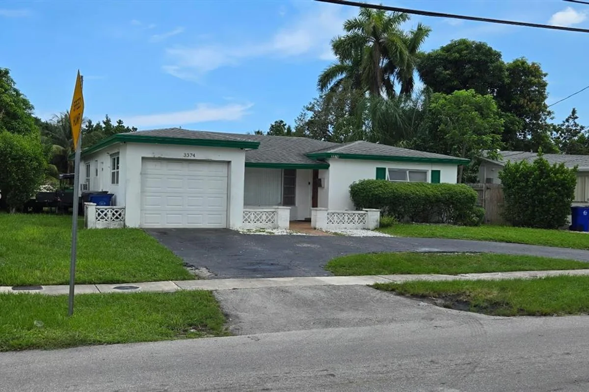 3374 NW 33rd Ave, Lauderdale Lakes: photo 1 of 1