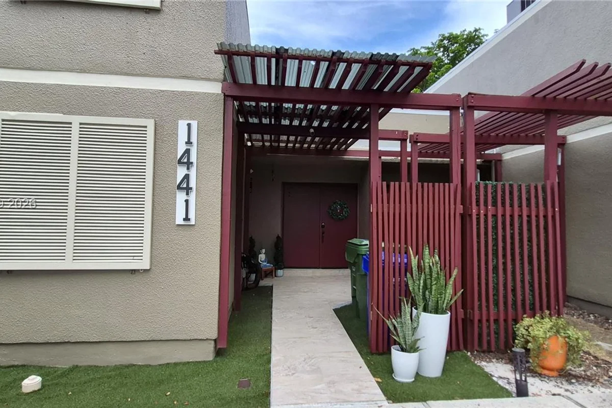 1441 W Fairway Rd, Pembroke Pines: photo 1 of 47