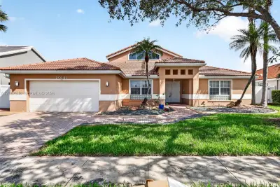 20141 NW 10th St, Pembroke Pines: photo 1 of 64