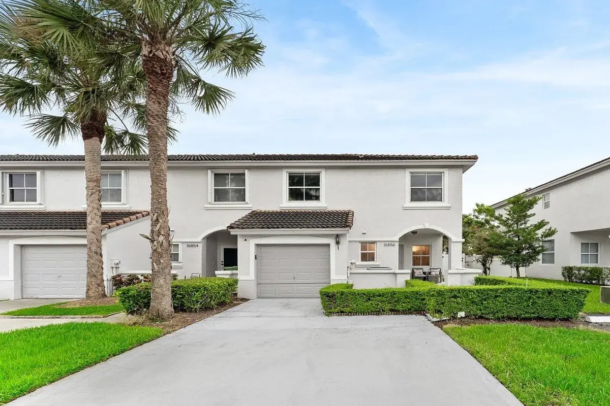 16856 SW 1st Pl, Pembroke Pines: photo 1 of 34