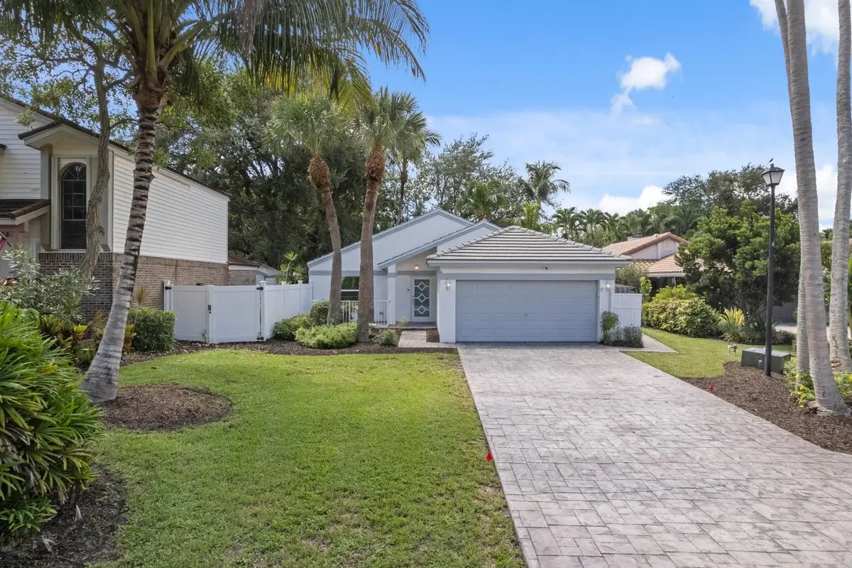 4120 NW 1st Ct, Delray Beach: photo 1 of 27