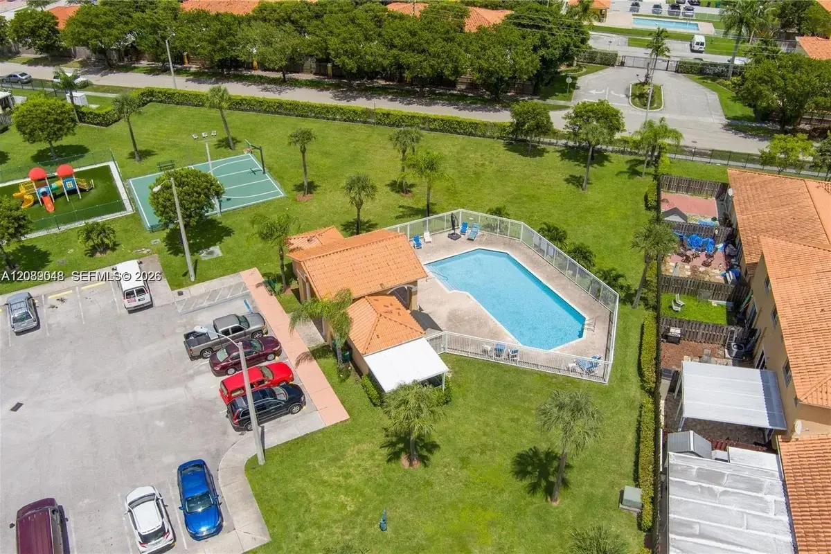 18133 SW 109th Path, Miami: photo 1 of 18