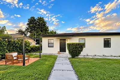 15231 NW 31st Ave #1, Miami Gardens: photo 1 of 8