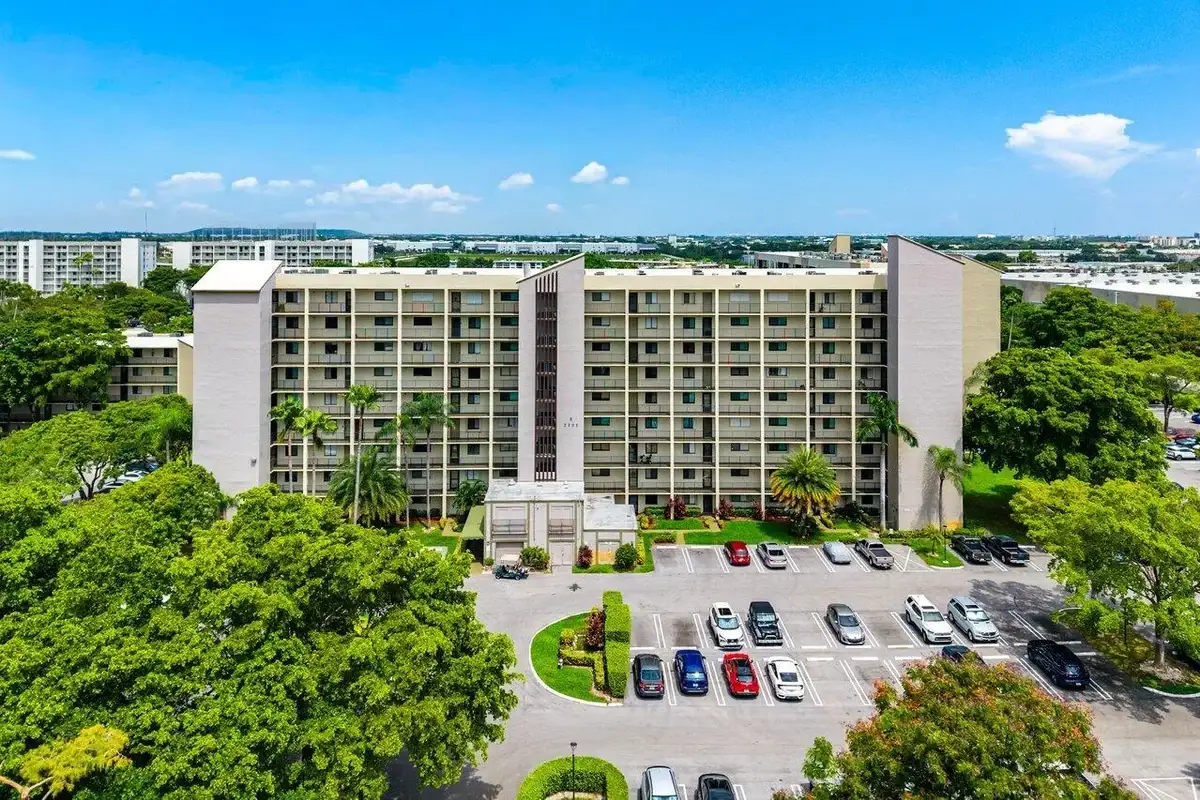 2205 S Cypress Bend Dr #103, Pompano Beach: photo 1 of 37
