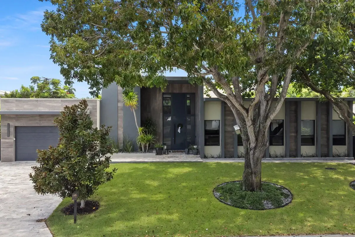 2424 NE 27th Ave, Fort Lauderdale: photo 1 of 40