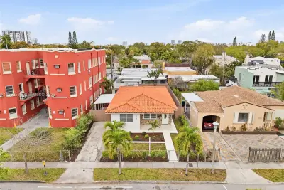 1781 SW 13th St, Miami: photo 1 of 22