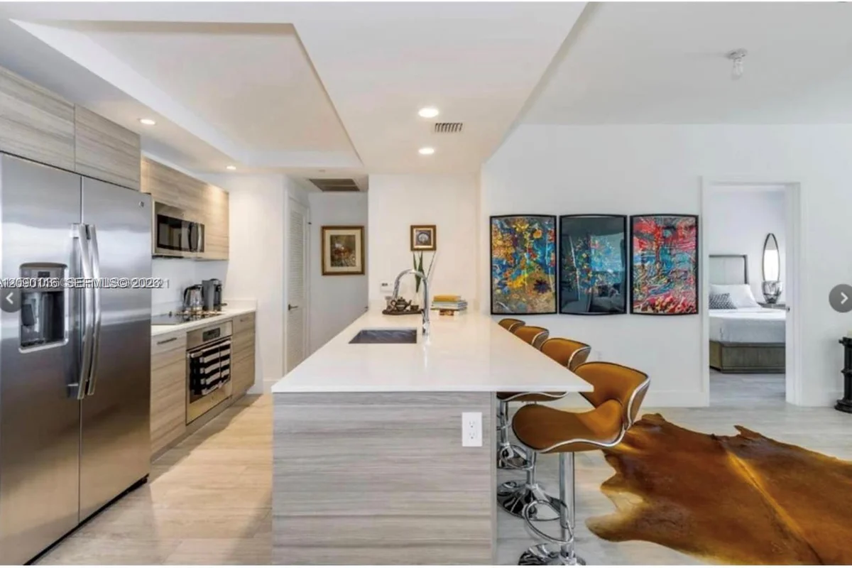 121 NE 34th St #2402, Miami: photo 1 of 15