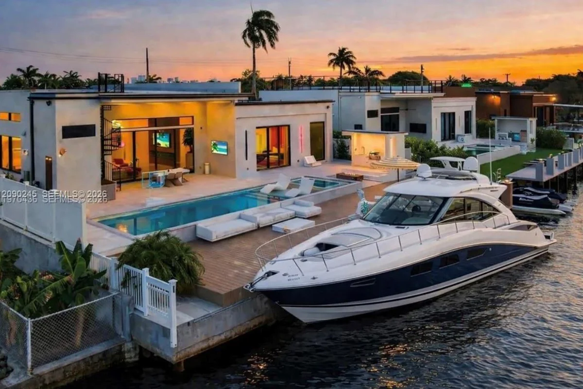 2225 NE 19th St, Fort Lauderdale: photo 1 of 20