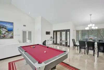 4495 Woodfield Blvd, Boca Raton: photo 1 of 37