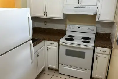 13695 NE 3rd Ct, North Miami: photo 1 of 6