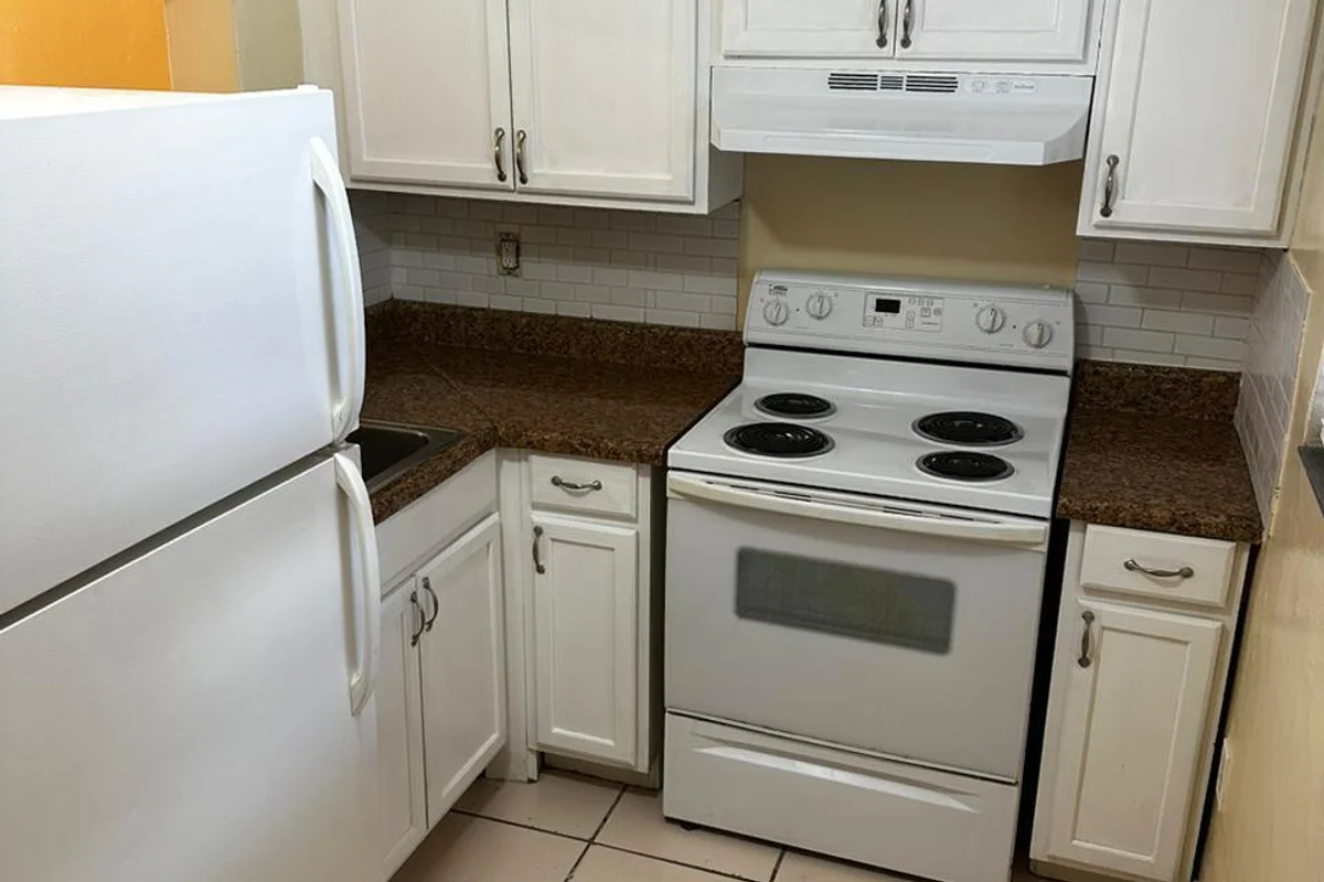 13695 NE 3rd Ct, North Miami: photo 1 of 6