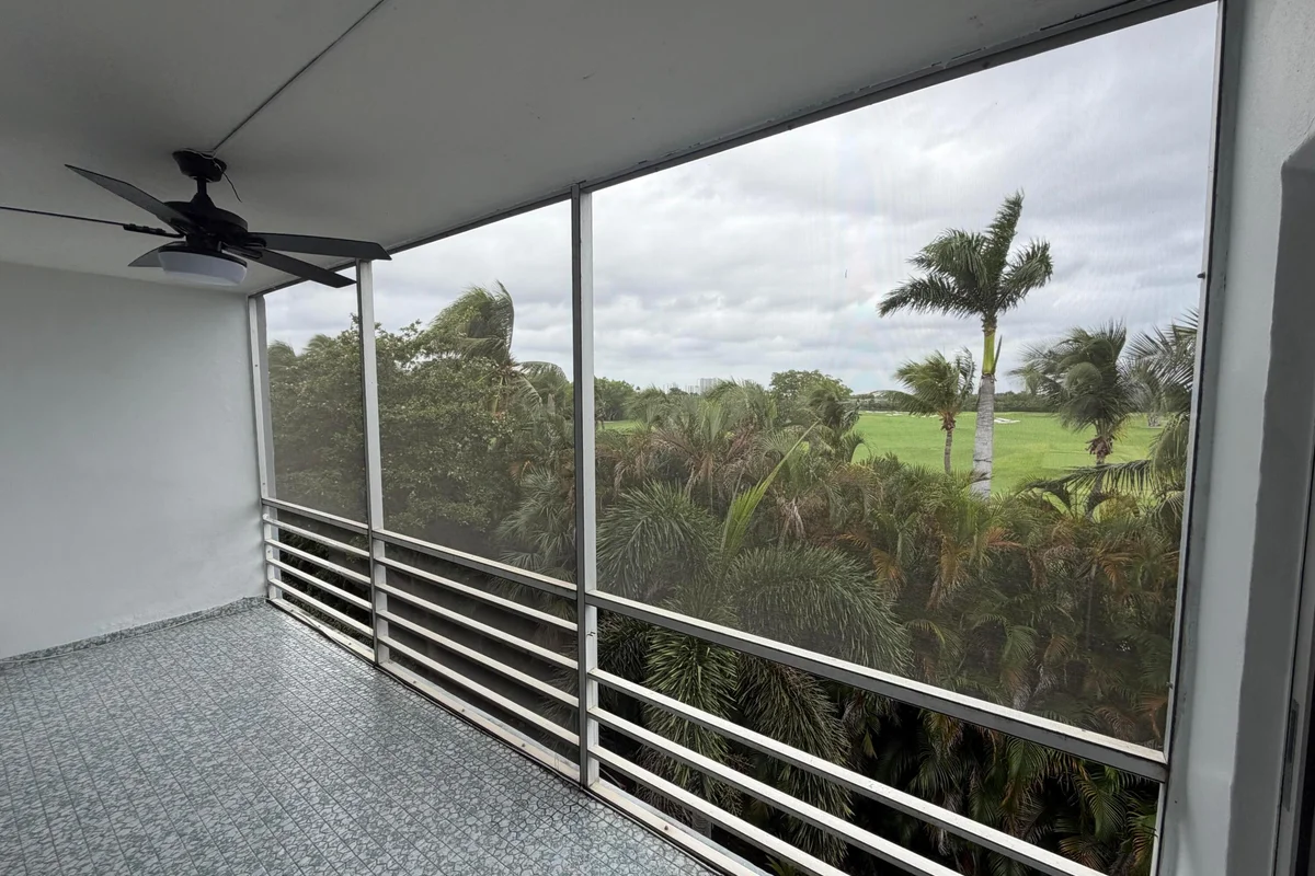 1445 Atlantic Shores Blvd #410, Hallandale Beach: photo 1 of 2
