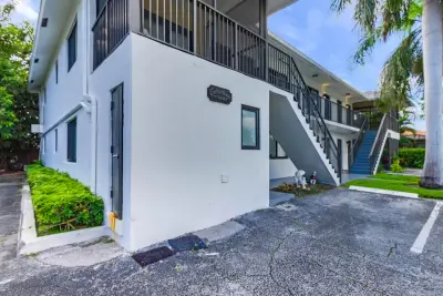 520 NE 45th St #4, Boca Raton: photo 1 of 6