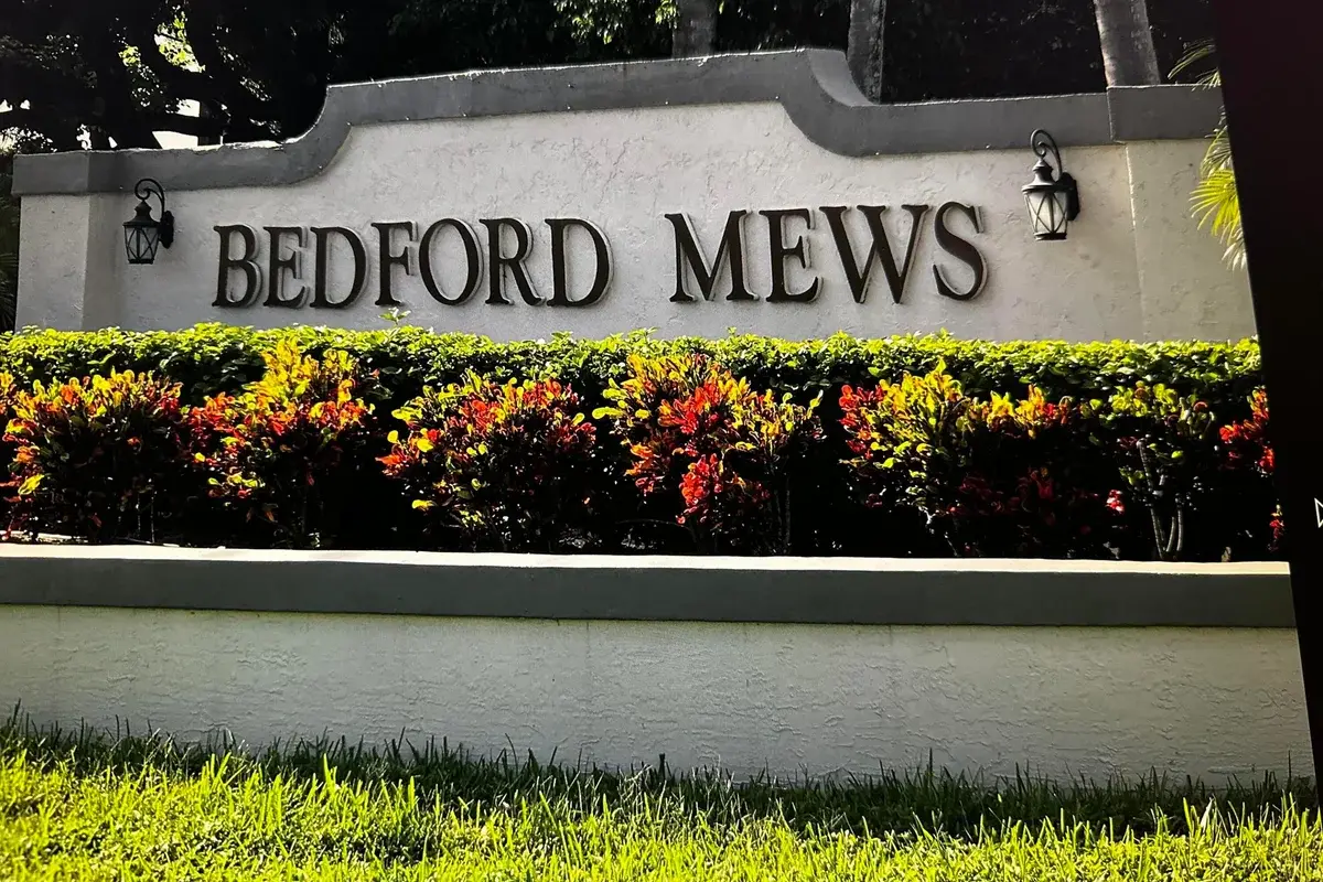 2551 Bedford Mews Dr, Wellington: photo 1 of 6
