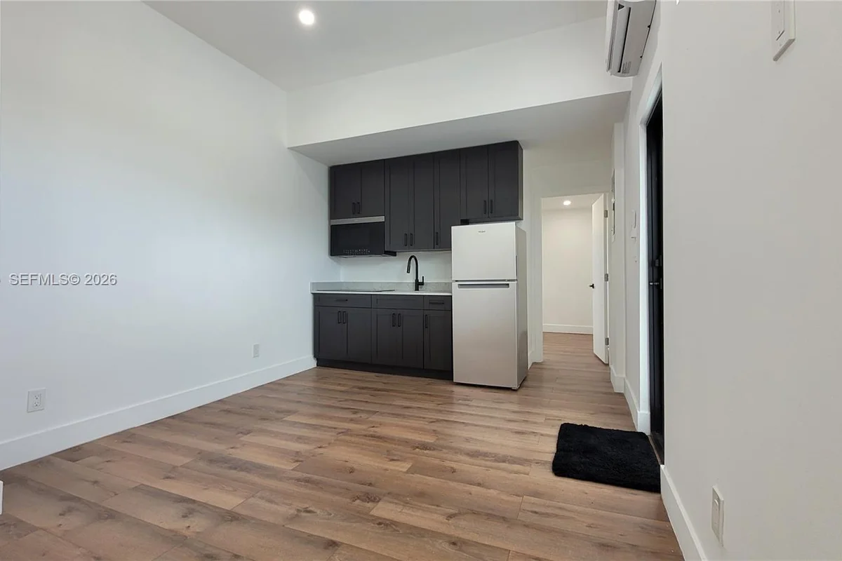 7801 Byron Ave #B, Miami Beach: photo 1 of 12