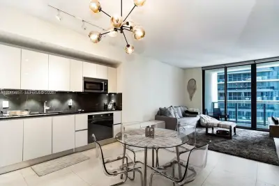 1010 Brickell Ave #2508, Miami: photo 1 of 21