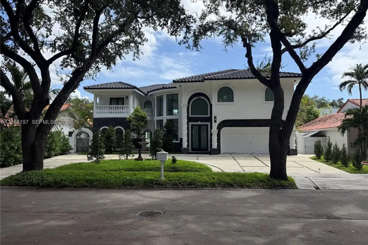 House in Miami Lakes: photo 1 of 14