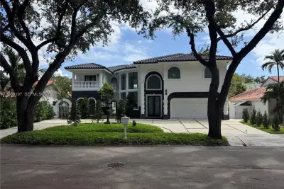 House in Miami Lakes: photo 1 of 14