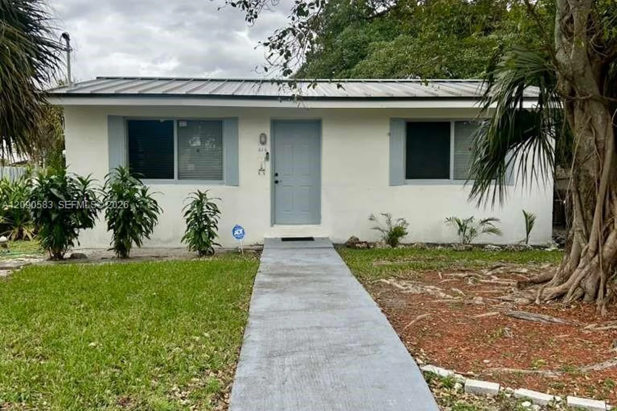 House in Fort Lauderdale: photo 1 of 13
