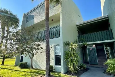 8921 NW 28th Dr #D, Coral Springs: photo 1 of 24