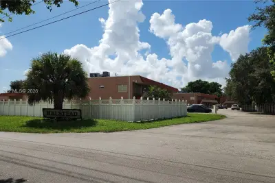 7830 NW 33rd St #305, Davie: photo 1 of 27