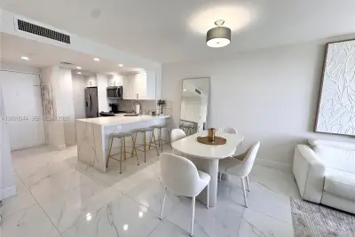 2899 Collins Ave #1037, Miami Beach: photo 1 of 33