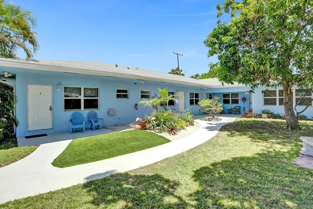 2695 SE 1st Ct #2, Pompano Beach: photo 1 of 47