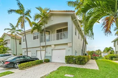 3097 Laurel Ridge Cir, Riviera Beach: photo 1 of 21