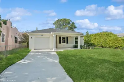 636 35th St, West Palm Beach: photo 1 of 19