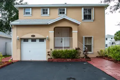 4254 SW 72nd Way, Davie: photo 1 of 17