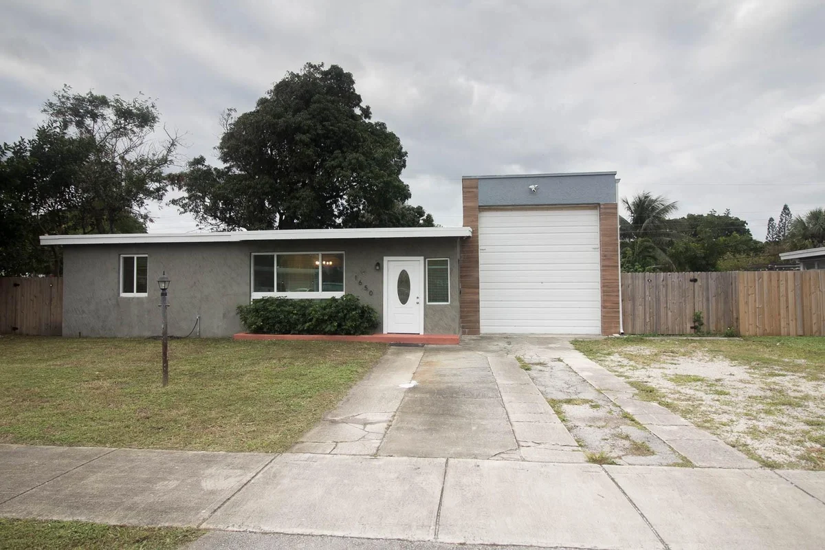 1650 NE 44th St, Pompano Beach: photo 1 of 30
