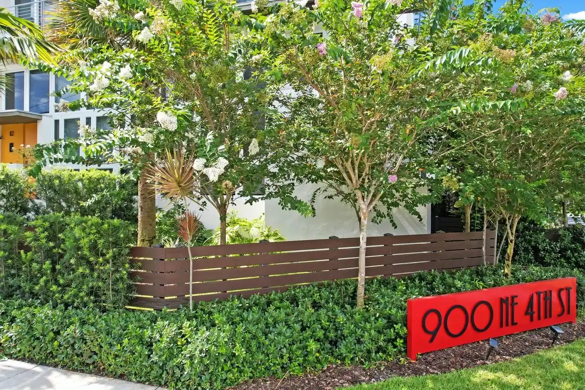 900 NE 4th St #B4, Fort Lauderdale: photo 1 of 35