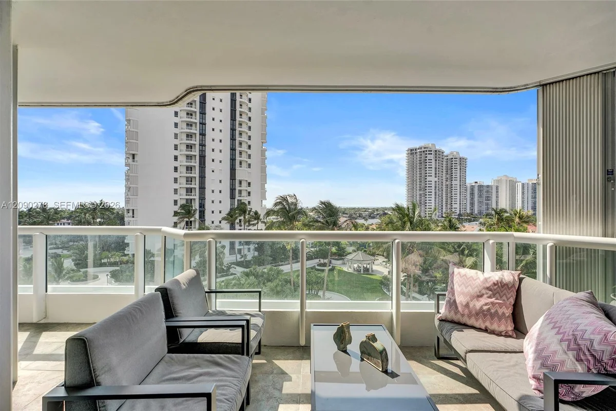 21055 Yacht Club Dr #901, Aventura: photo 1 of 26