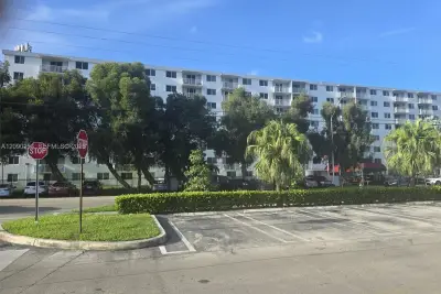 1251 NE 108th St #718, Miami: photo 1 of 24