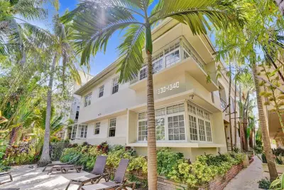1340 Drexel Ave #407, Miami Beach: photo 1 of 34