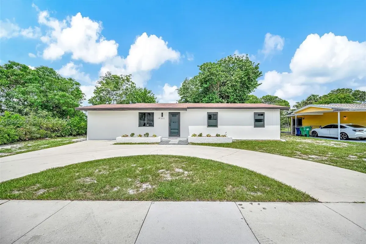 19301 NW 52nd Ave, Miami Gardens: photo 1 of 39
