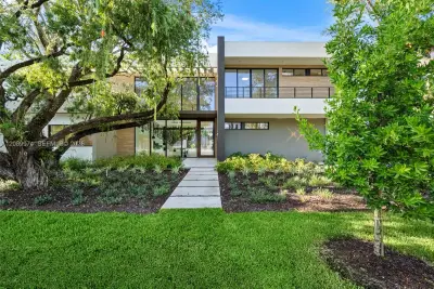 5921 SW 84th St, South Miami: photo 1 of 63