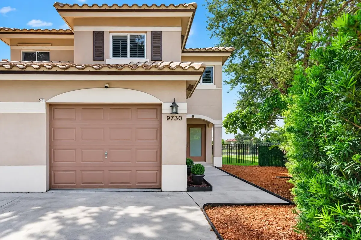 9730 NW 23rd Ct #15, Pembroke Pines: photo 1 of 48