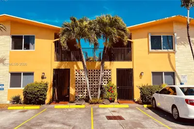 1733 Mayo St #11, Hollywood: photo 1 of 18