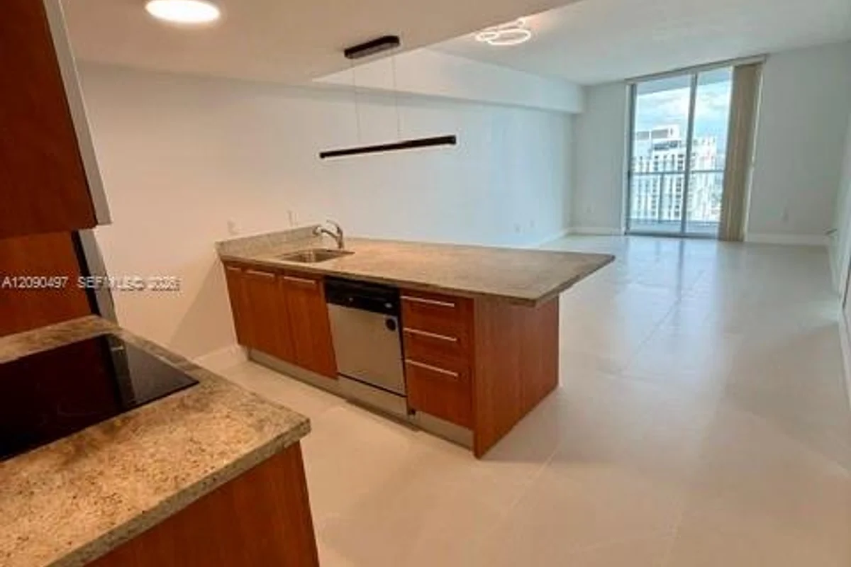185 SW 7th St #3703, Miami: photo 1 of 23