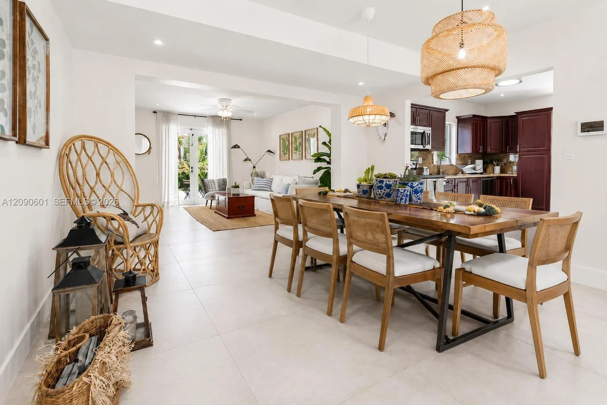 38 NE 50th St, Miami: photo 1 of 16
