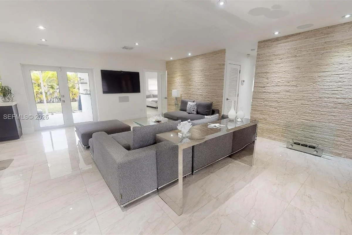 10805 SW 156th Ter, Miami: photo 1 of 23