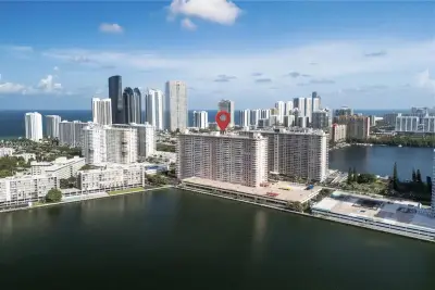 251 174th St #812, Sunny Isles Beach: photo 1 of 32