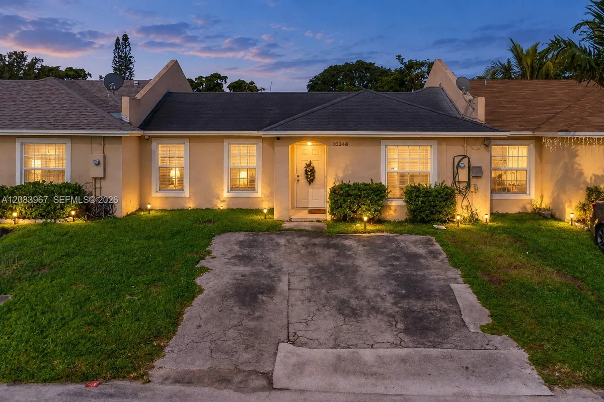 20248 NW 27th Pl, Miami Gardens: photo 1 of 17