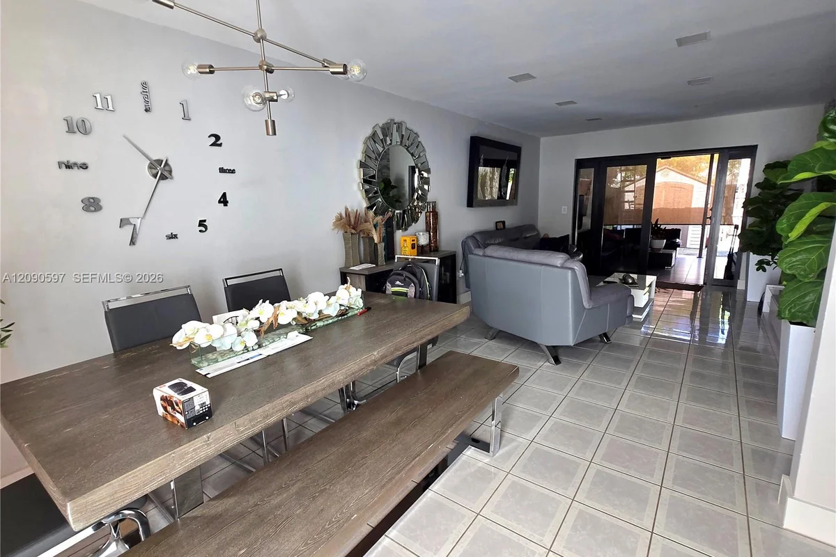 6702 SW 113 Ct, Miami: photo 1 of 23