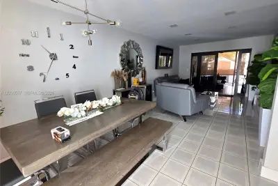 6702 SW 113 Ct, Miami: photo 1 of 23