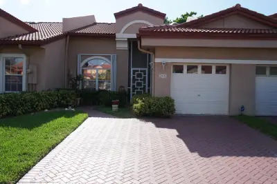 9919 Malvern Dr, Tamarac: photo 1 of 23